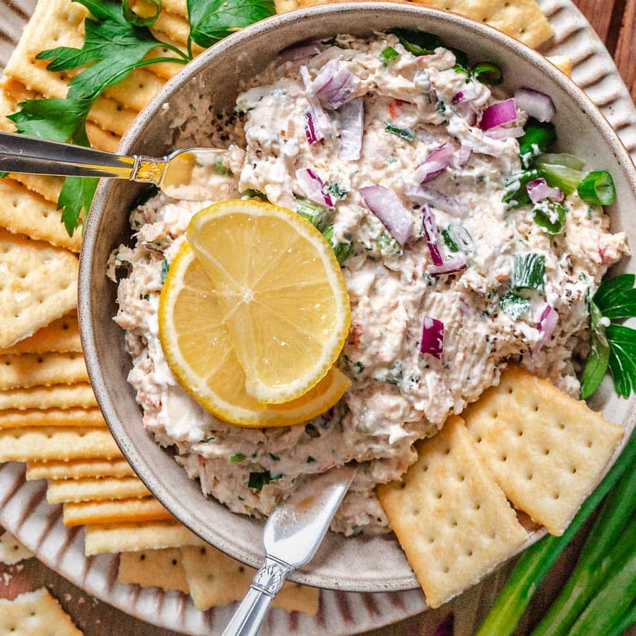 Smoked Kingfish Dip: A Coastal Recipe Built on Overnight Brine, Low Heat, and Cream Cheese